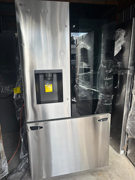 26 cu. ft. Smart InstaView® Counter-Depth MAX™ French Door Refrigerator - Scratch & Dent WCA103 - LG LRFOC2606S