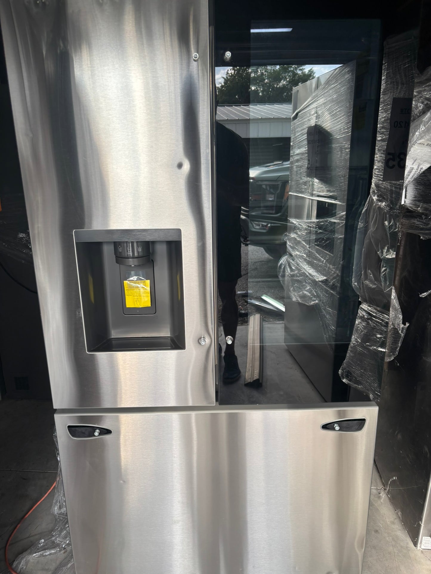 26 cu. ft. Smart InstaView® Counter-Depth MAX™ French Door Refrigerator - Scratch & Dent WCA103 - LG LRFOC2606S