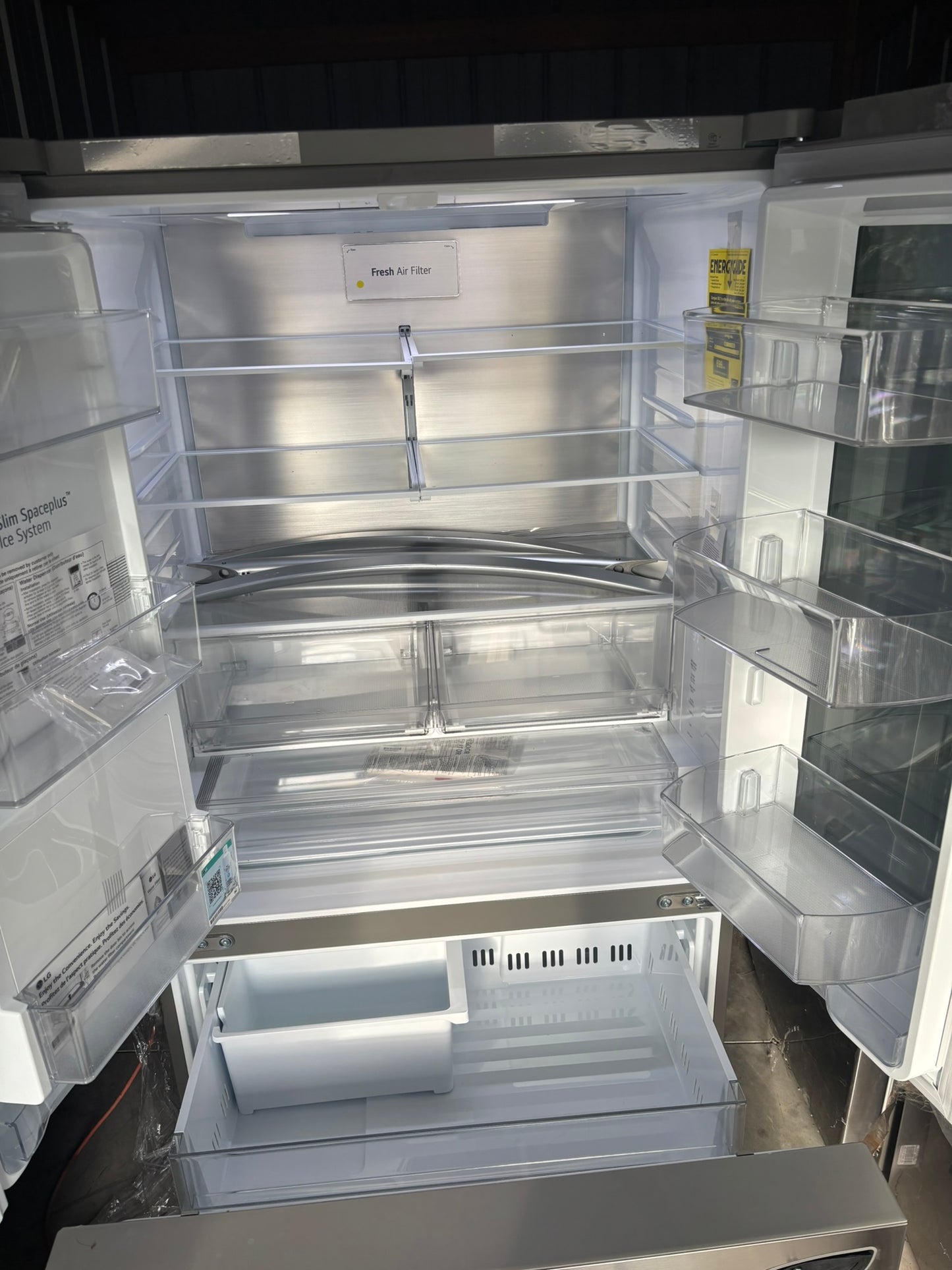 26 cu. ft. Smart InstaView® Counter-Depth MAX™ French Door Refrigerator - Scratch & Dent WCA103 - LG LRFOC2606S
