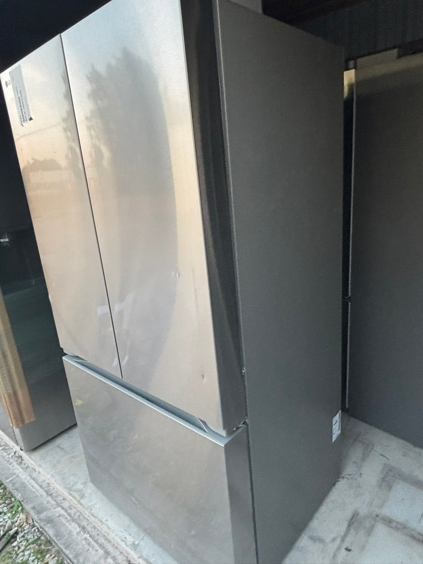 27 cu. ft. Smart Counter-Depth MAX™ French Door Refrigerator - Scratch & Dent WCA131 - LG LRFLC2716S