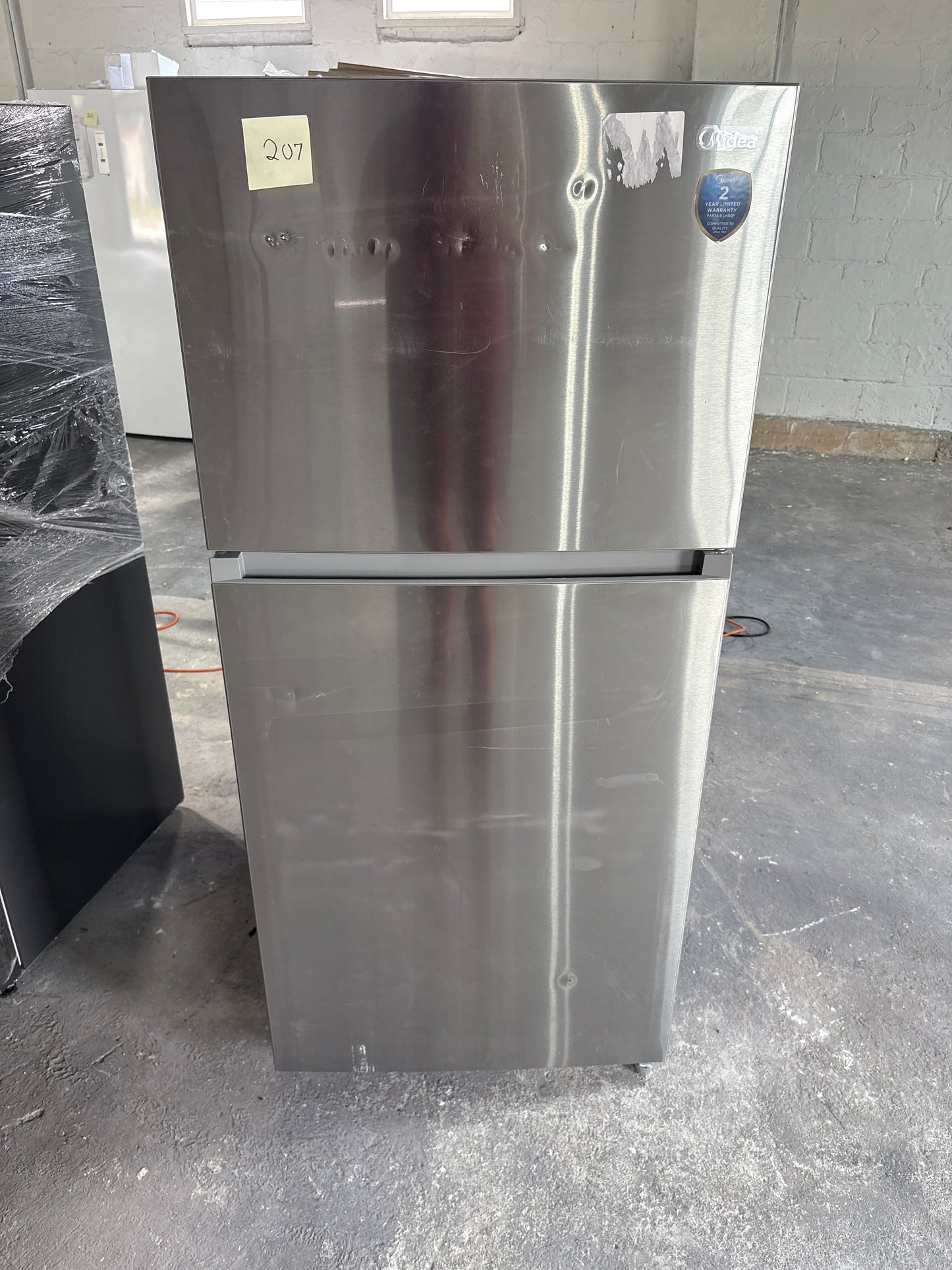 Midea 21 cu. ft. Garage Ready Top-Freezer Refrigerator Scratch & Dent WCA207 - MRT21D3BST