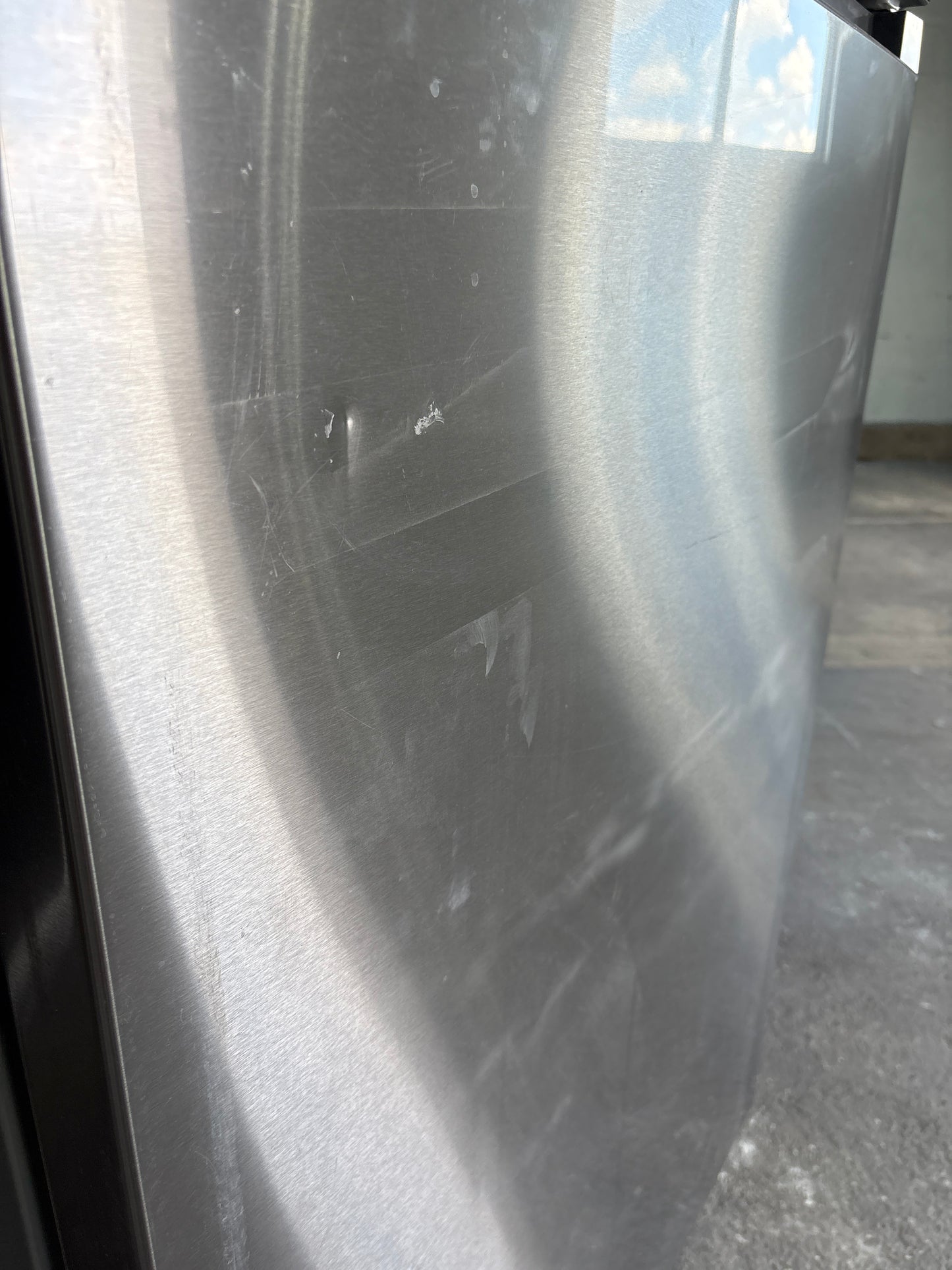 Midea 21 cu. ft. Garage Ready Top-Freezer Refrigerator Scratch & Dent WCA207 - MRT21D3BST