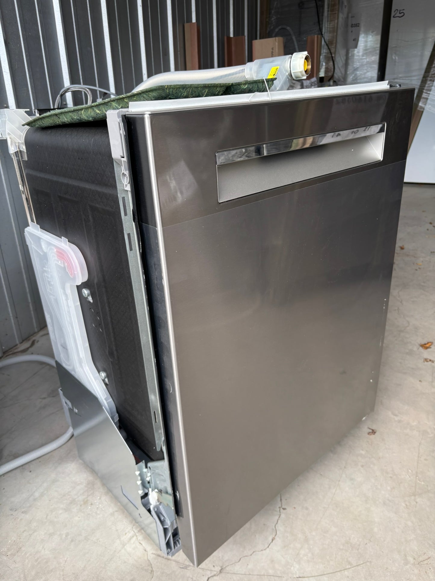 Bosch 800 Series Top Control Towel Bar Handle Dishwasher, Stainless Steel Tub, CrystalDry Technology, Ultra Quiet 42 dBa Scratch & Dent WCA221 - SHX78CC5UC