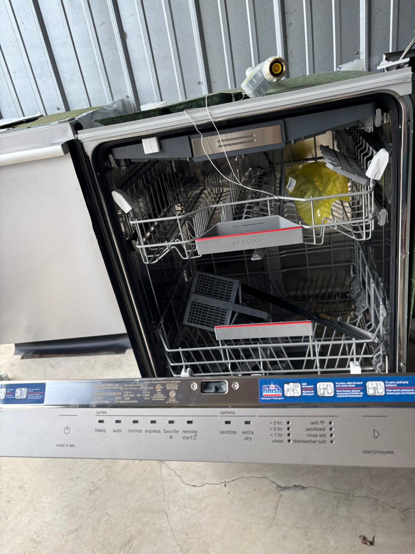 Bosch 800 Series Top Control Towel Bar Handle Dishwasher, Stainless Steel Tub, CrystalDry Technology, Ultra Quiet 42 dBa Scratch & Dent WCA221 - SHX78CC5UC