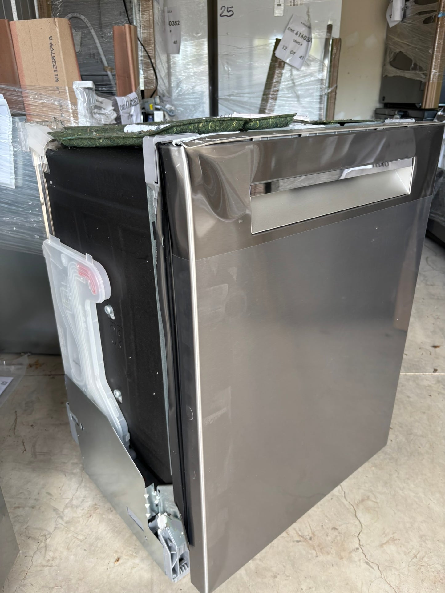 Bosch 800 Series Top Control Towel Bar Handle Dishwasher, Stainless Steel Tub, CrystalDry Technology, Ultra Quiet 42 dBa Scratch & Dent WCA223 - SHX78CC5UC