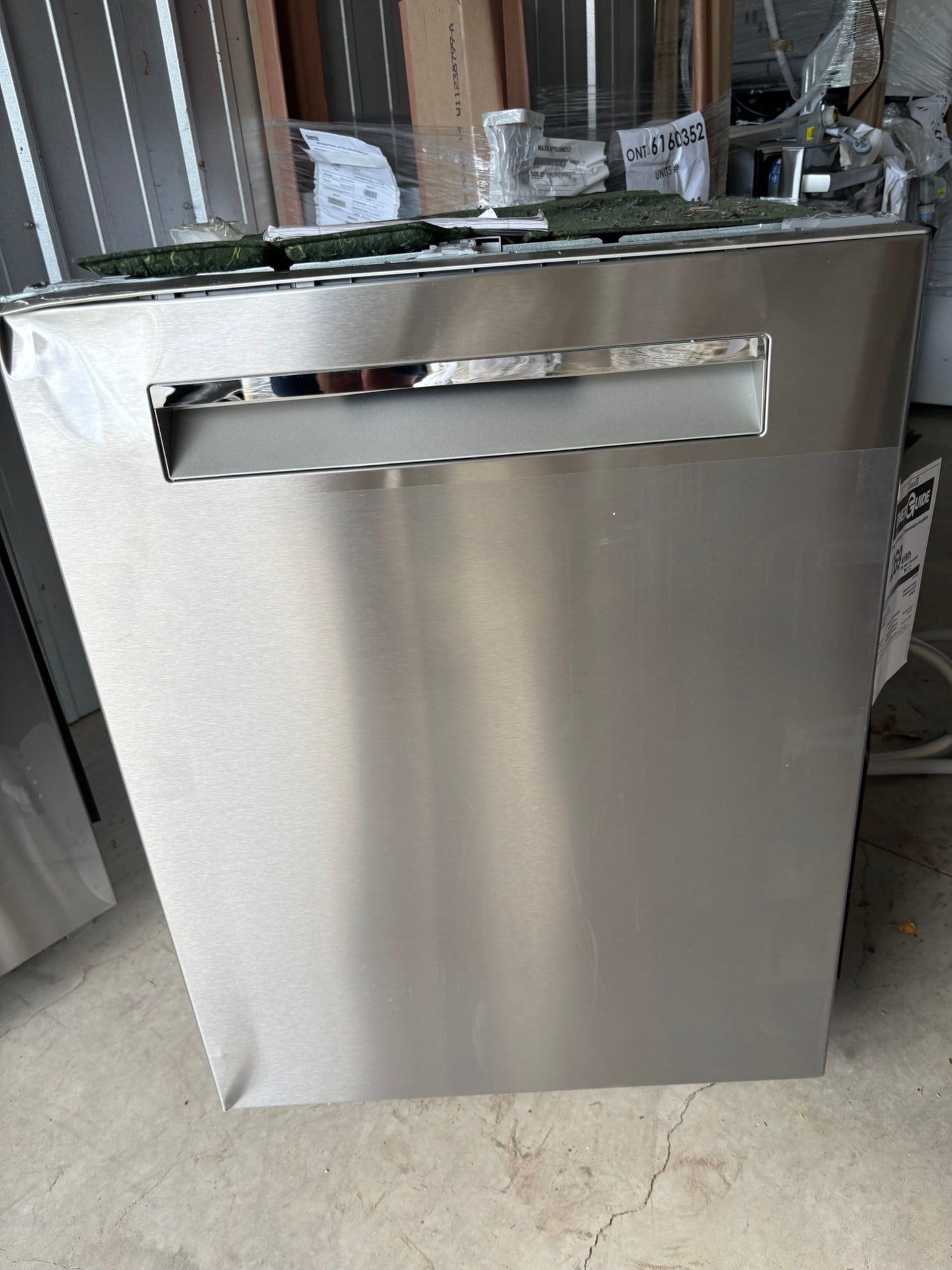 Bosch 800 Series Top Control Towel Bar Handle Dishwasher, Stainless Steel Tub, CrystalDry Technology, Ultra Quiet 42 dBa Scratch & Dent WCA223 - SHX78CC5UC