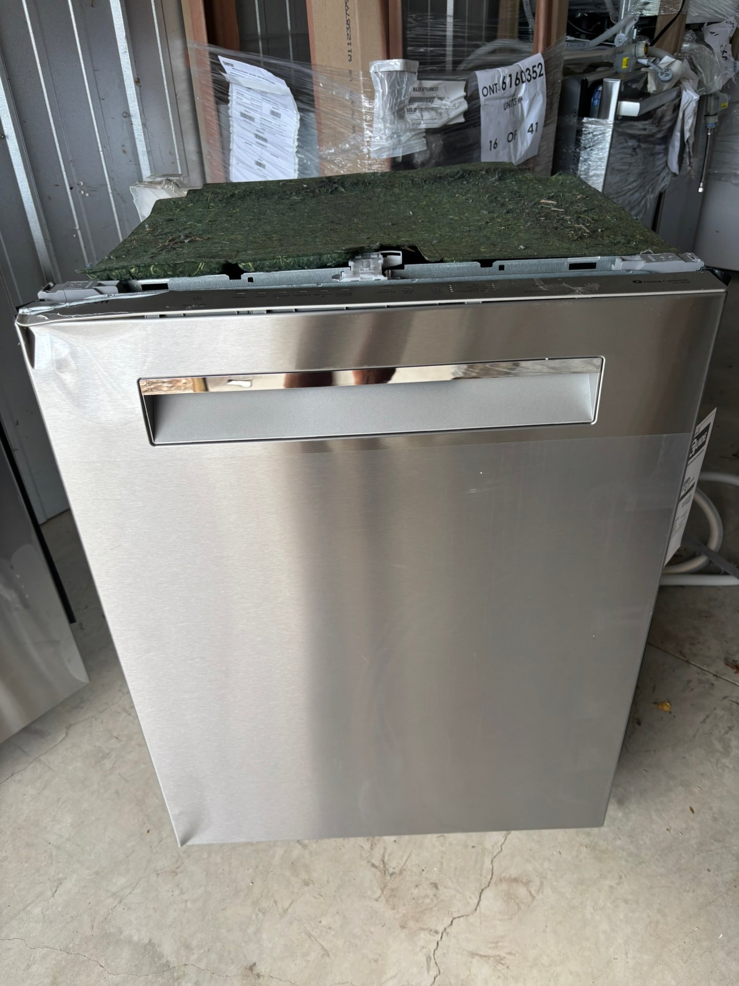 Bosch 800 Series Top Control Towel Bar Handle Dishwasher, Stainless Steel Tub, CrystalDry Technology, Ultra Quiet 42 dBa Scratch & Dent WCA223 - SHX78CC5UC