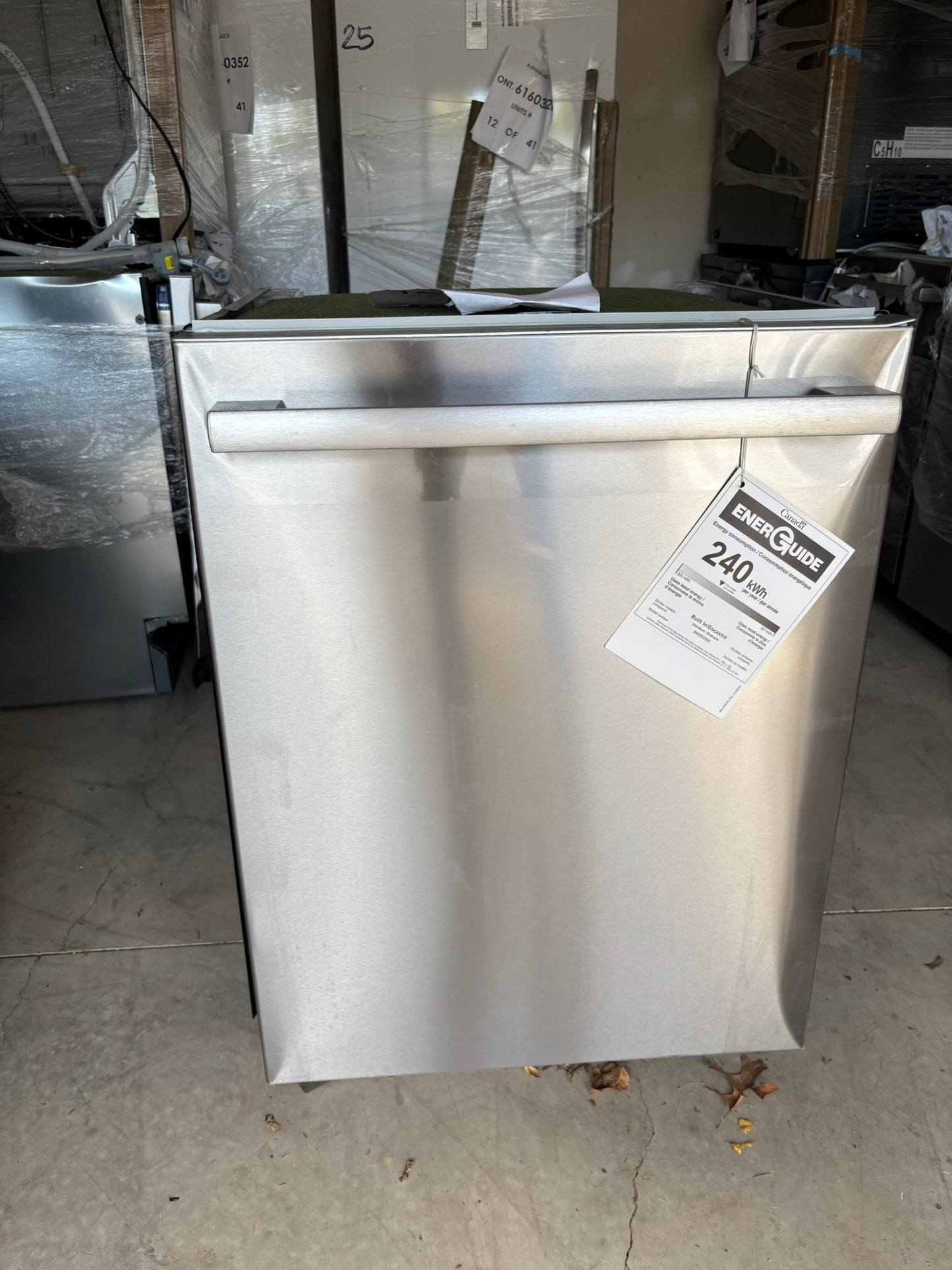 Bosch 500 Series Top Control Pocket Handle Dishwasher, Stainless Steel Tub, PureDry Technology, Ultra Quiet 44 dBa Scratch & Dent WCA224 - SHP65CC5UC