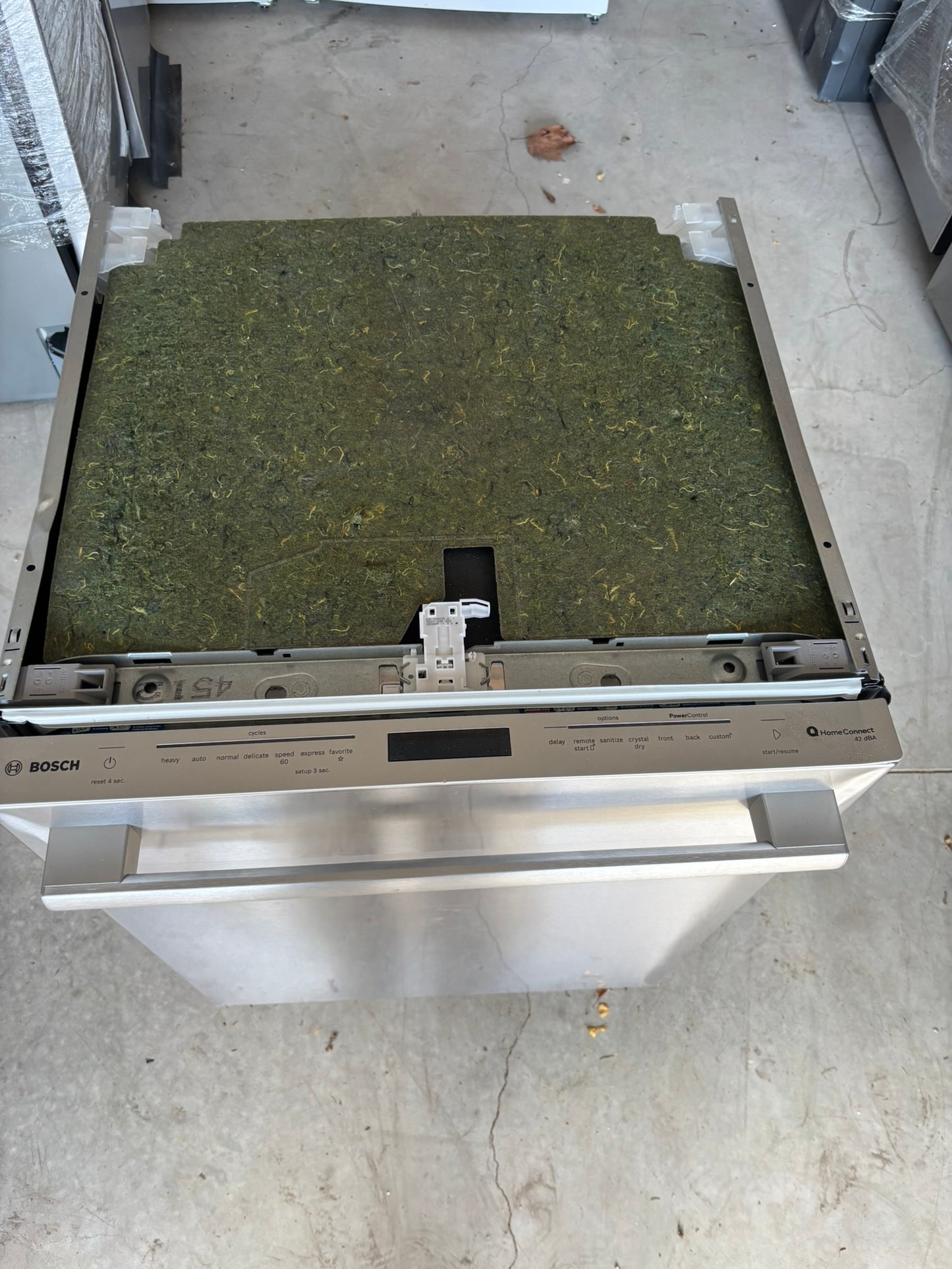 Bosch 500 Series Top Control Pocket Handle Dishwasher, Stainless Steel Tub, PureDry Technology, Ultra Quiet 44 dBa Scratch & Dent WCA224 - SHP65CC5UC