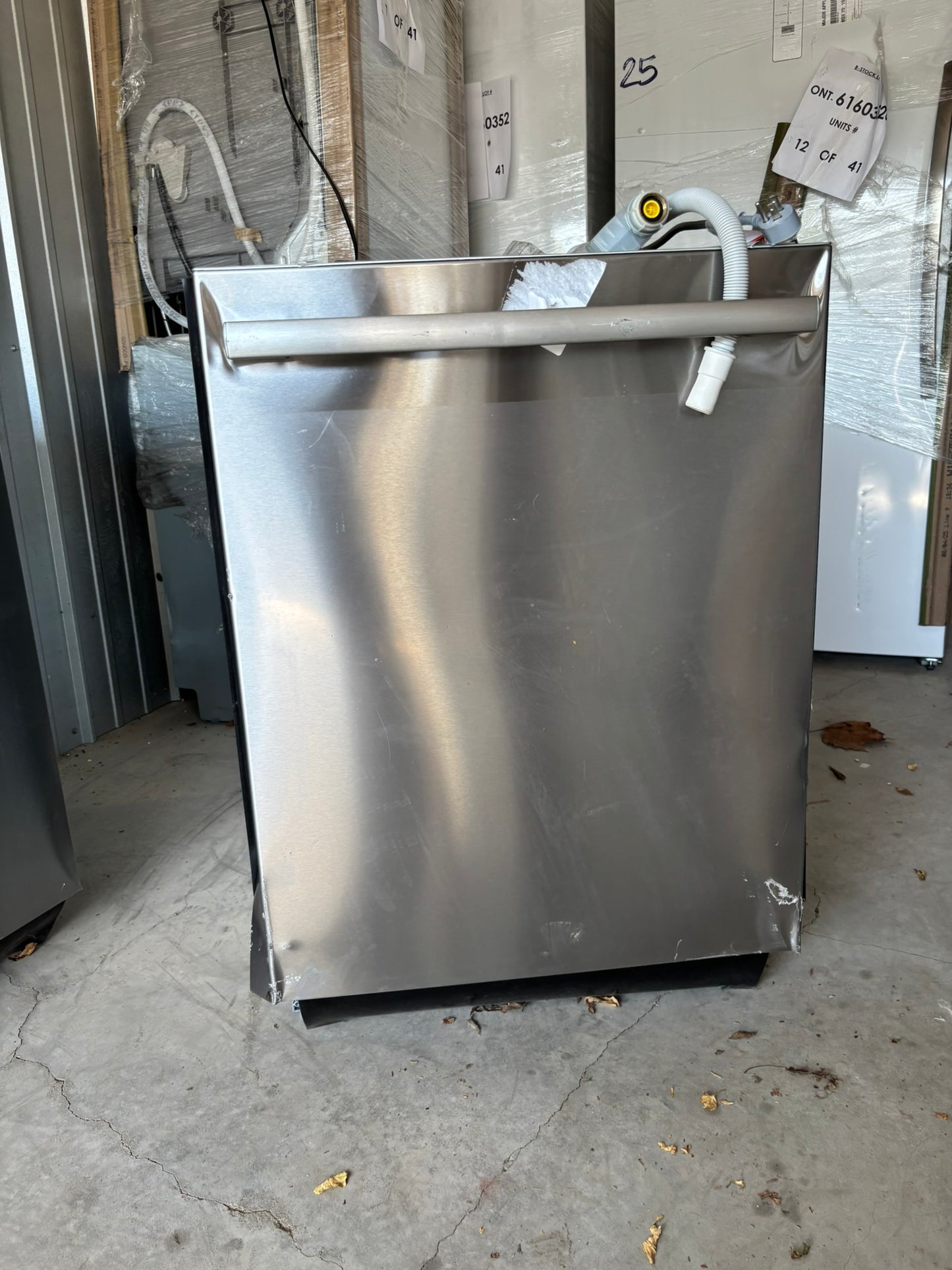 Bosch 500 Series Top Control Pocket Handle Dishwasher, Stainless Steel Tub, PureDry Technology, Ultra Quiet 44 dBa Scratch & Dent WCA225 - SHP65CC5UC