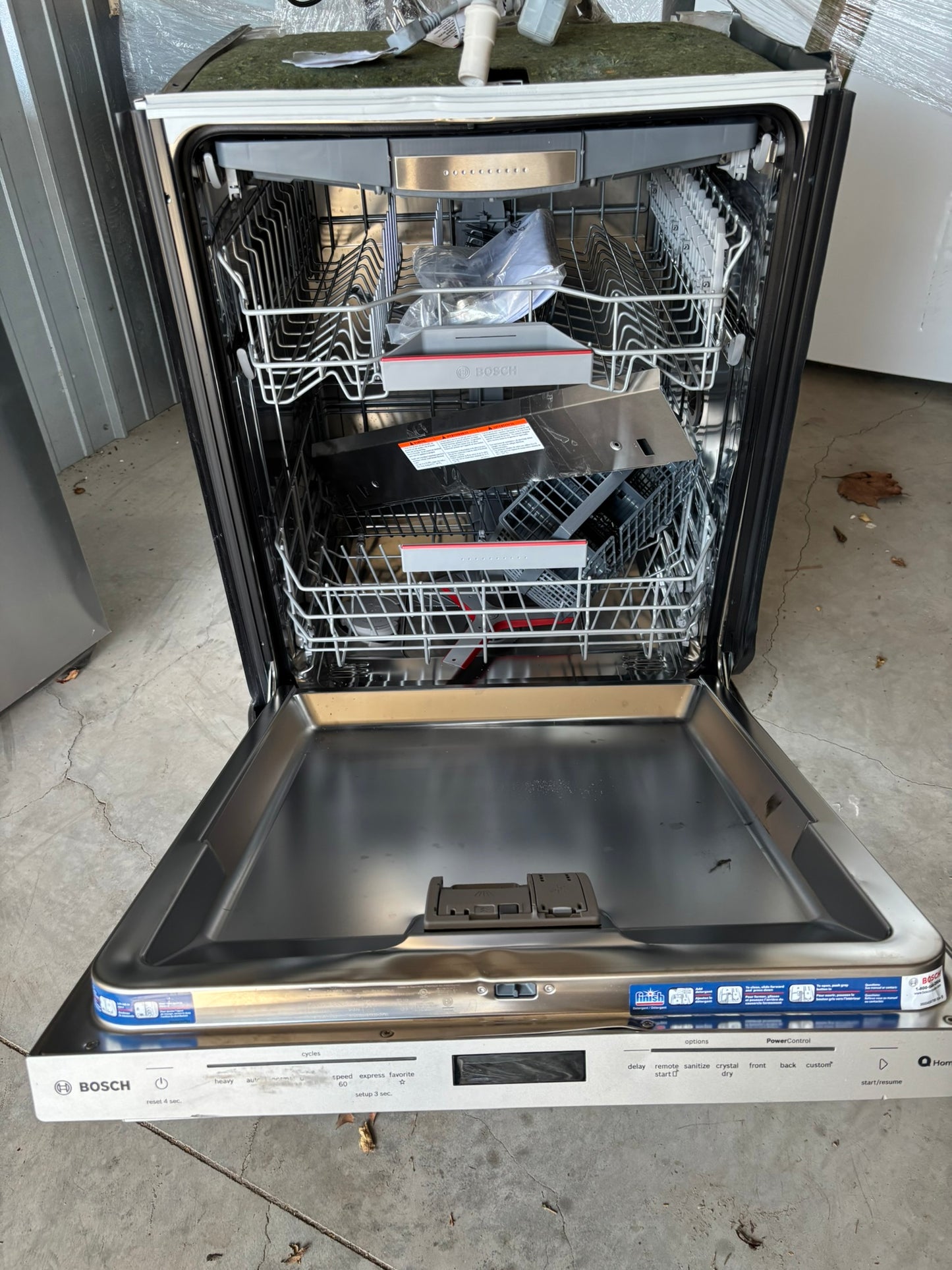 Bosch 500 Series Top Control Pocket Handle Dishwasher, Stainless Steel Tub, PureDry Technology, Ultra Quiet 44 dBa Scratch & Dent WCA225 - SHP65CC5UC