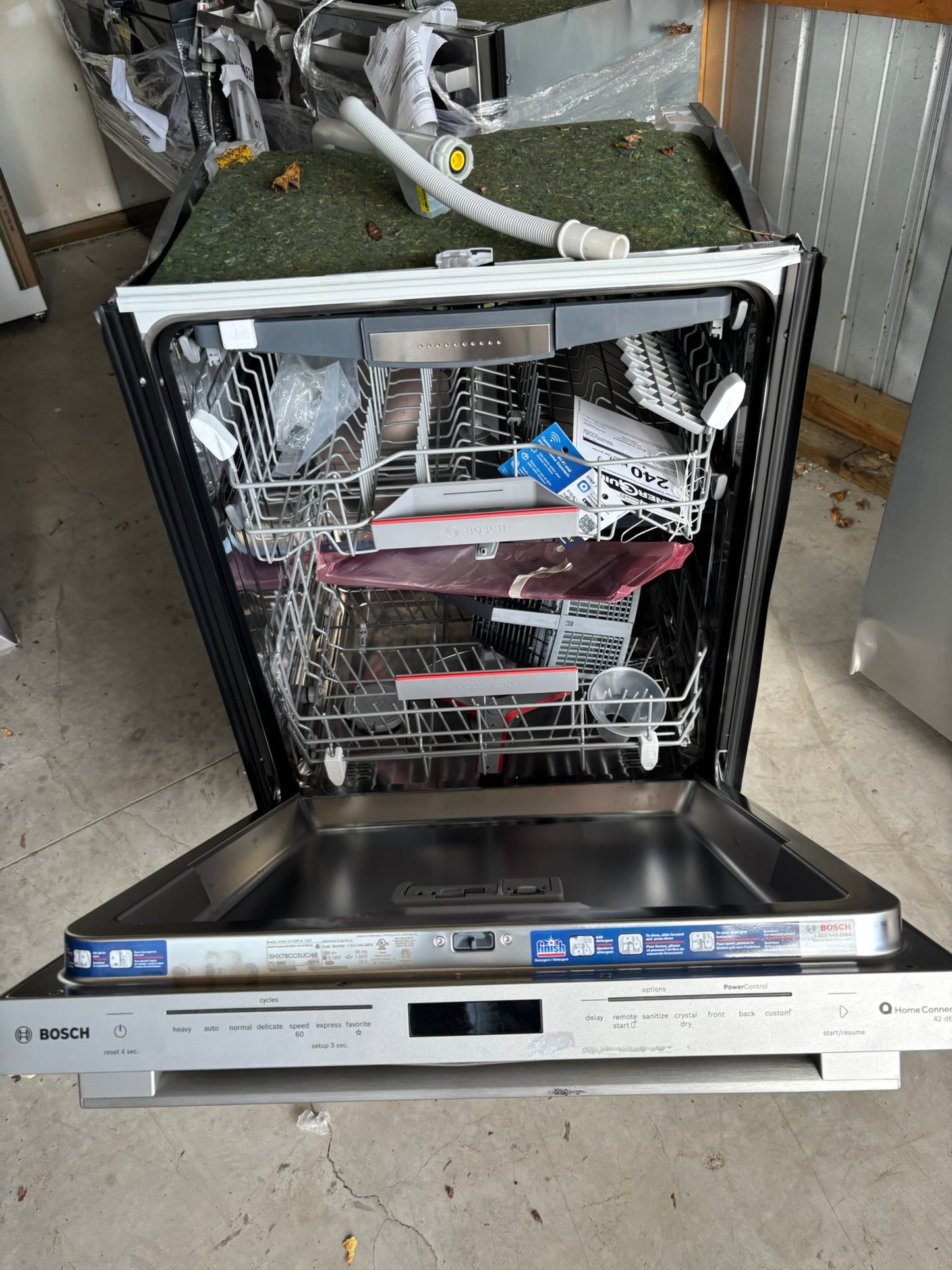 Bosch 800 Series Top Control Towel Bar Handle Dishwasher, Stainless Steel Tub, CrystalDry Technology, Ultra Quiet 42 dBa Scratch & Dent WCA231 - SHX78CC5UC