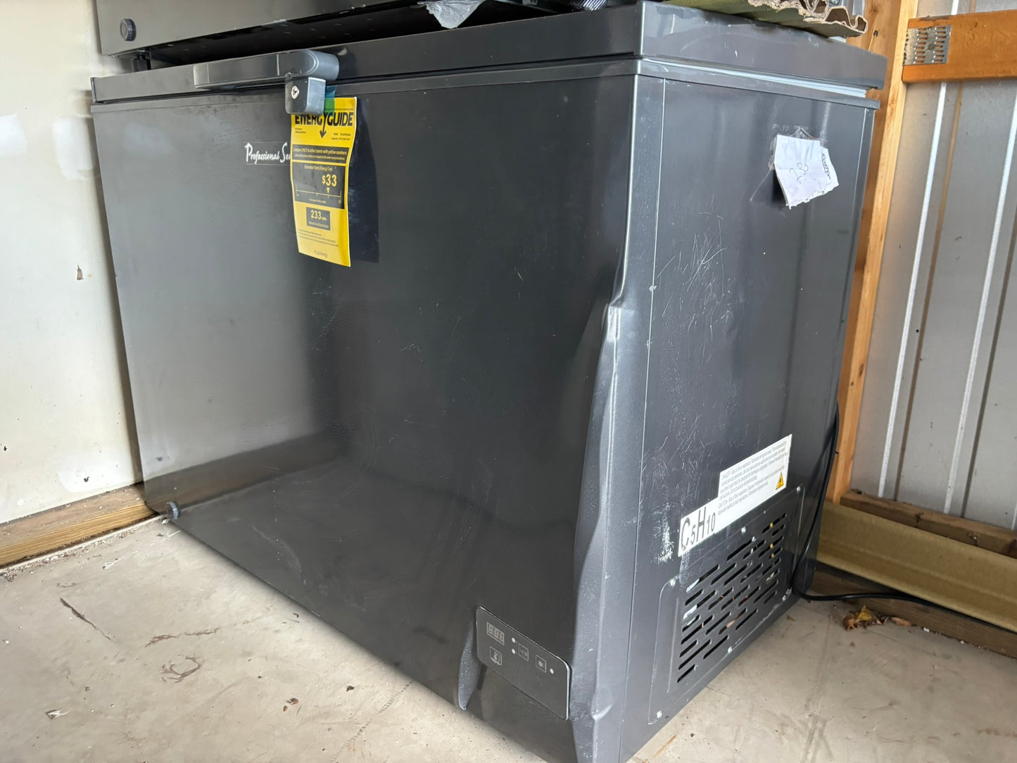 Professional Series Garage Ready 10.0 cu. ft. Chest Freezer - Scratch & Dent WCA235 - PS-CFR102-I6A