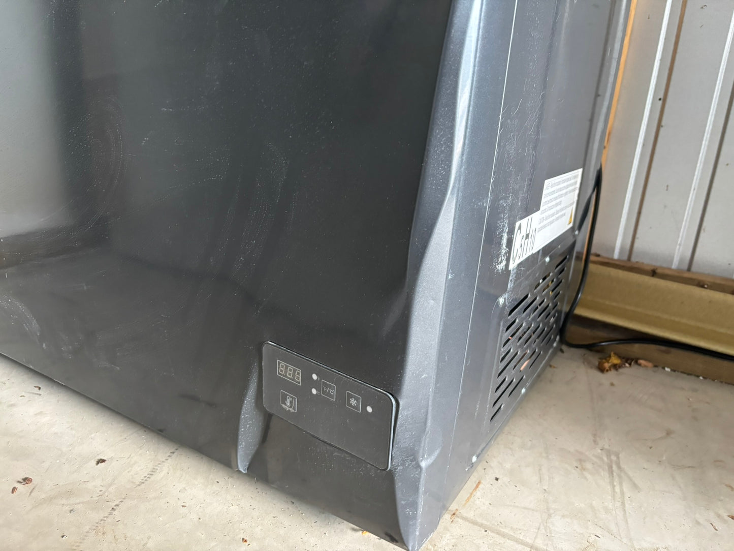 Professional Series Garage Ready 10.0 cu. ft. Chest Freezer - Scratch & Dent WCA235 - PS-CFR102-I6A