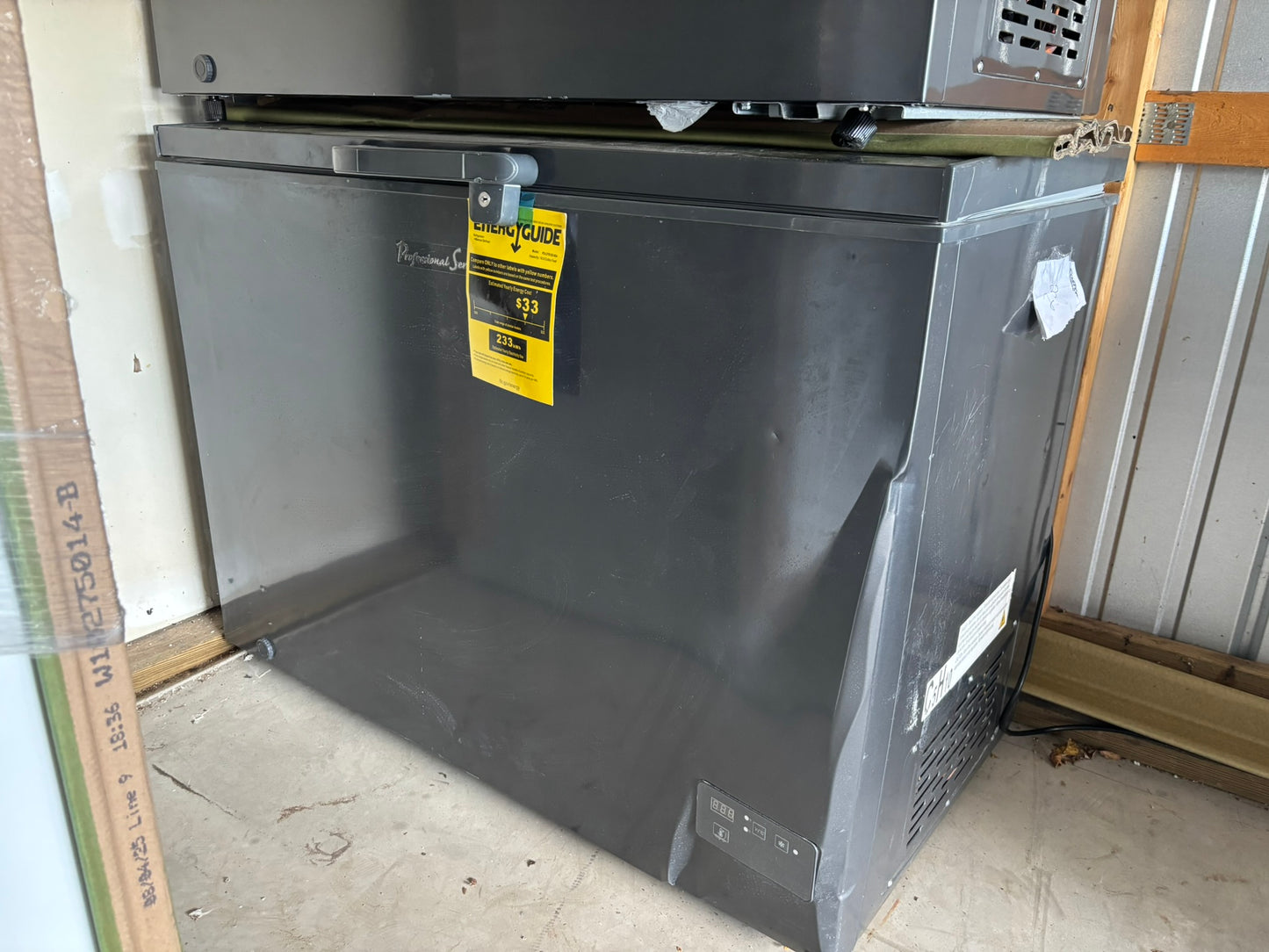 Professional Series Garage Ready 10.0 cu. ft. Chest Freezer - Scratch & Dent WCA235 - PS-CFR102-I6A