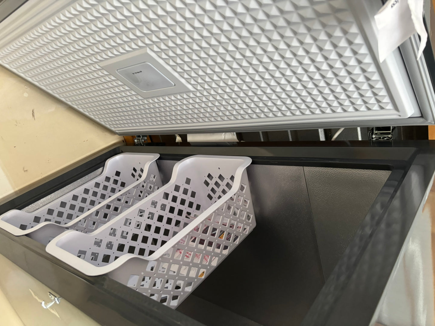 Professional Series Garage Ready 10.0 cu. ft. Chest Freezer - Scratch & Dent WCA235 - PS-CFR102-I6A