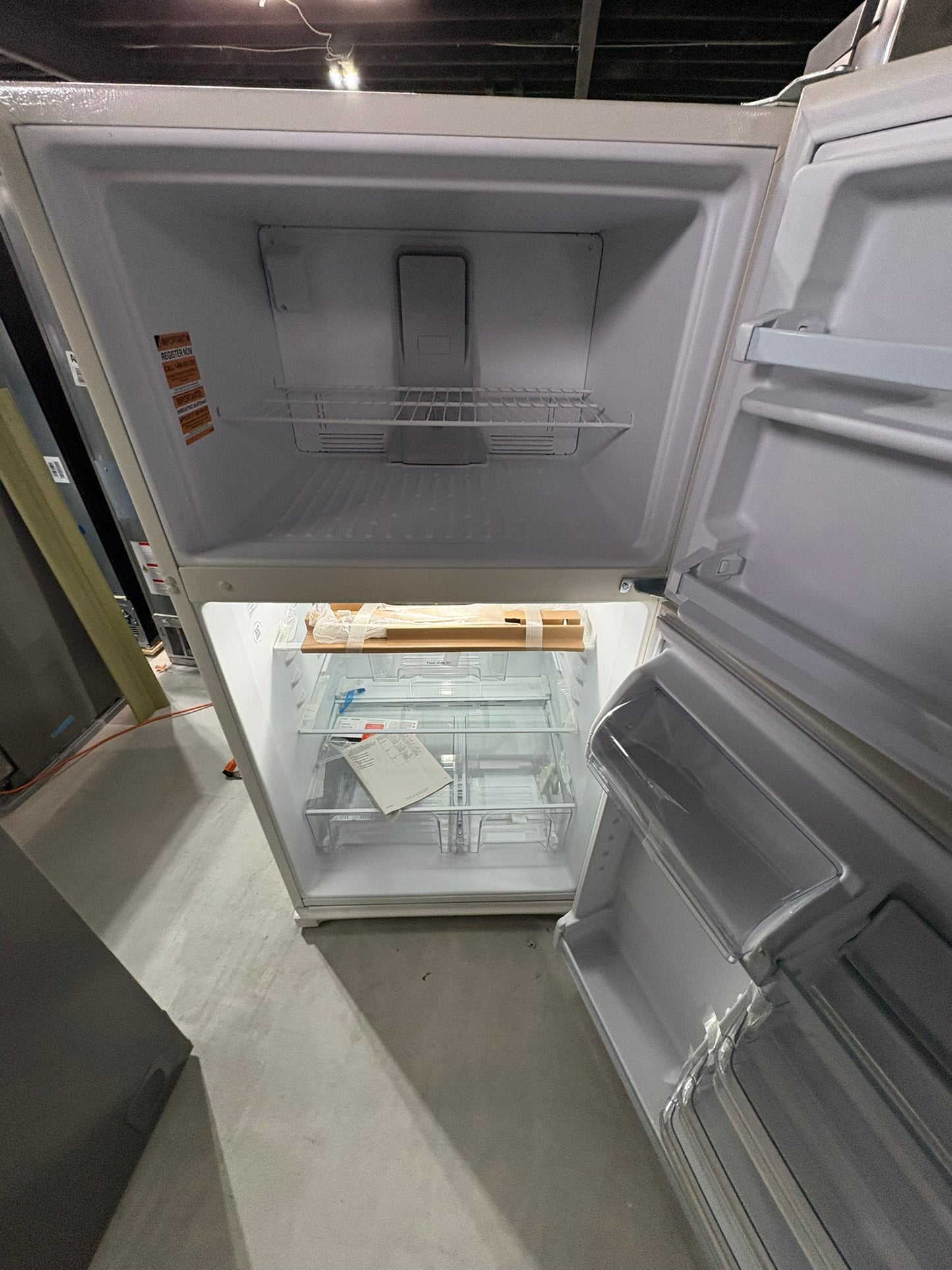 Whirlpool - 20.5 Cu. Ft. Top-Freezer Refrigerator - Biscuit