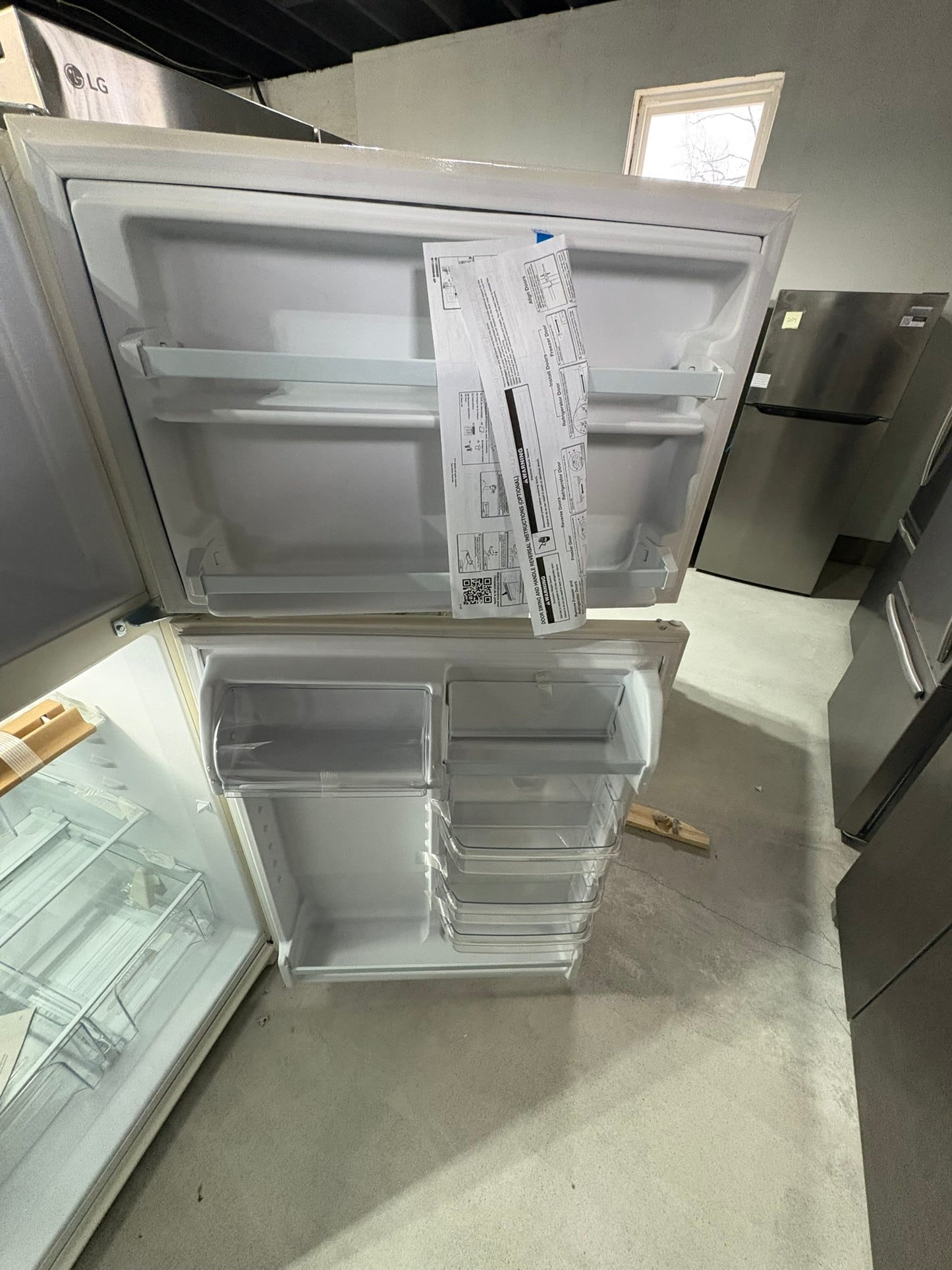 Whirlpool - 20.5 Cu. Ft. Top-Freezer Refrigerator - Biscuit